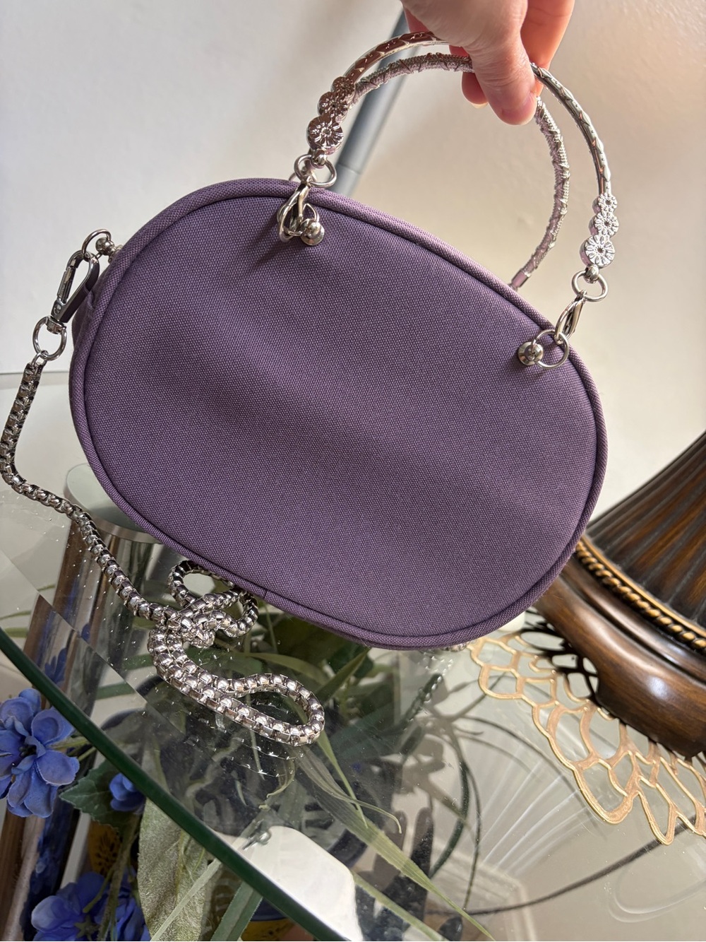 Gucci Beauty Lavender Oval Crossbody Bag - Picture 5 of 10